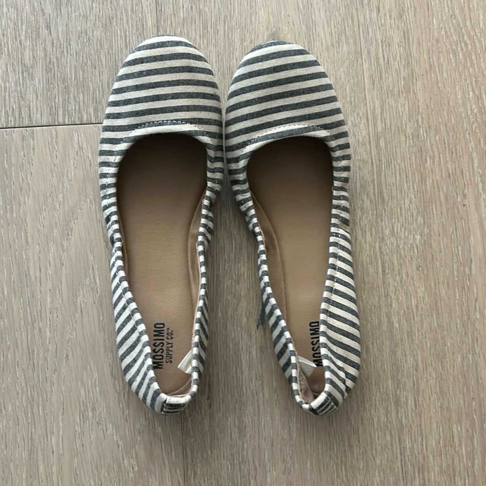 Mossimo Supply Co. flats size 8